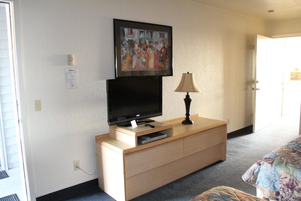Surfside Resort Рокуэй-Бич Экстерьер фото