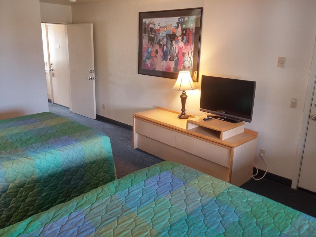 Surfside Resort Рокуэй-Бич Экстерьер фото