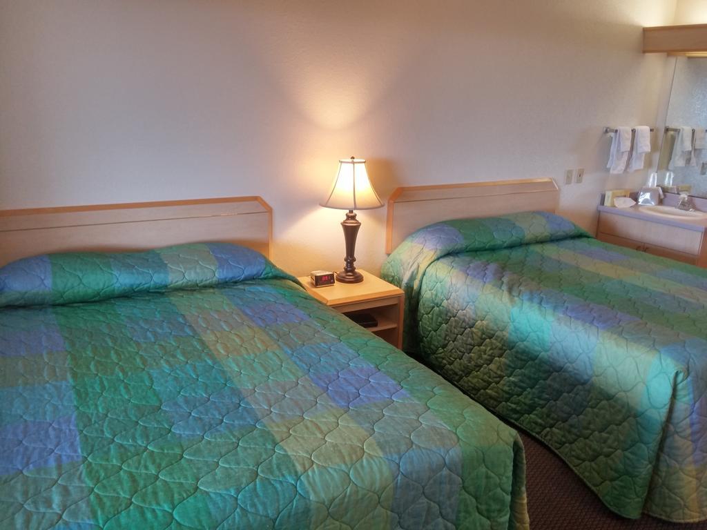 Surfside Resort Рокуэй-Бич Экстерьер фото